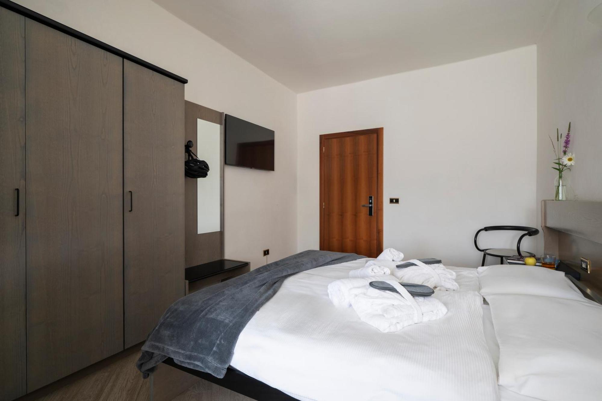 Hotel Scoiattolo Baselga di Pinè Exteriör bild