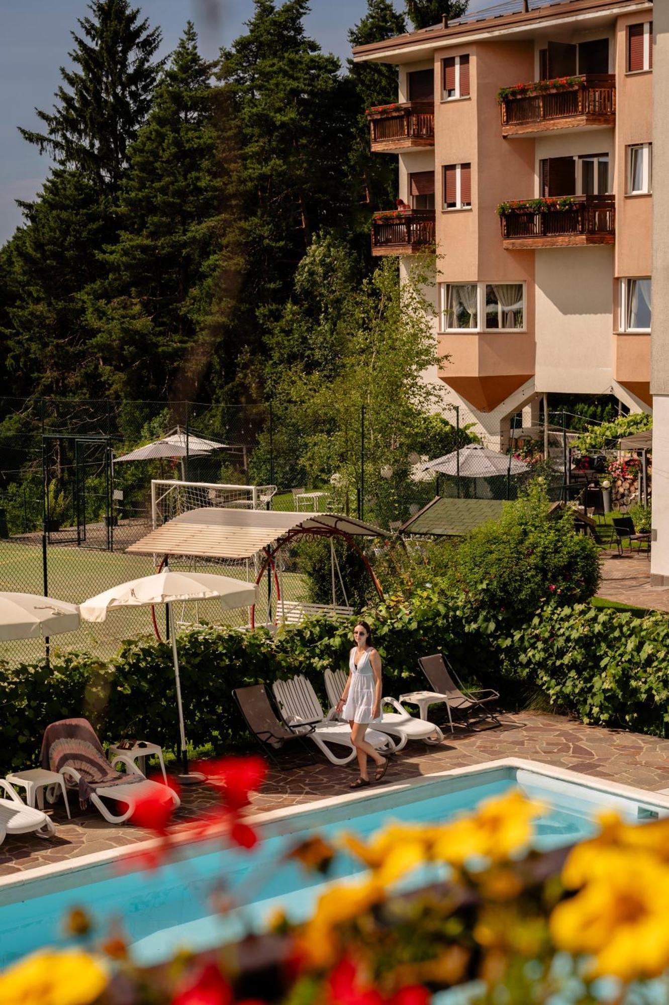 Hotel Scoiattolo Baselga di Pinè Exteriör bild